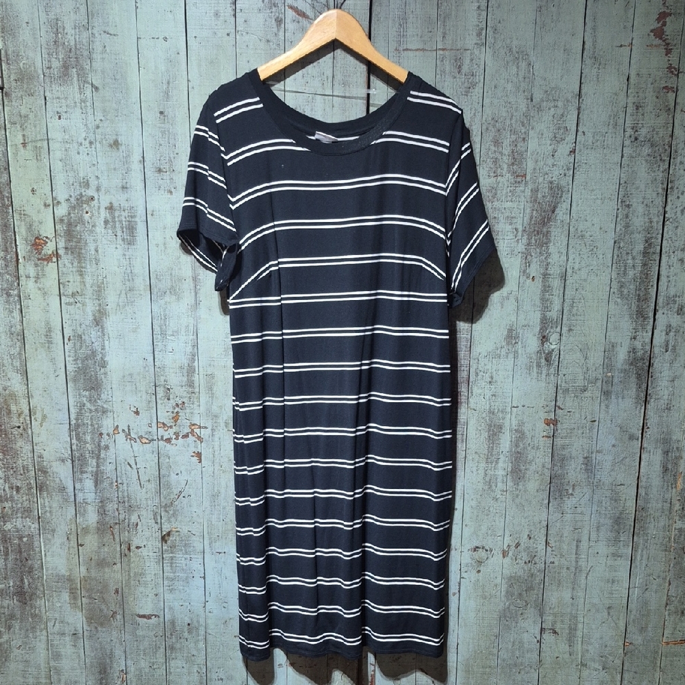 Ava & Viv Black and White Striped Midi Tee Dress